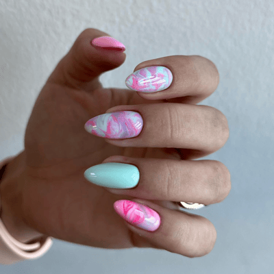 unghie pastello azzurre